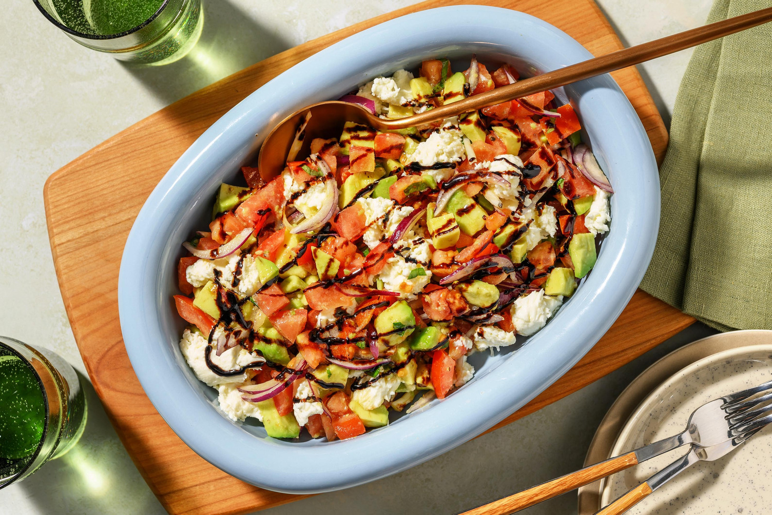 Tomatsalat med mozzarella og basilikum