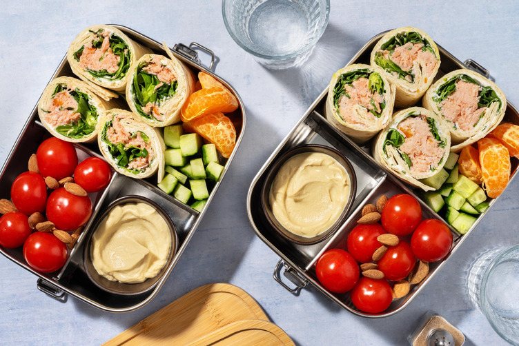 Lunchbox met wraps met warmgerookte zalm