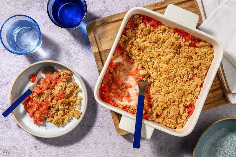 Rabarber- en aardbeiencrumble