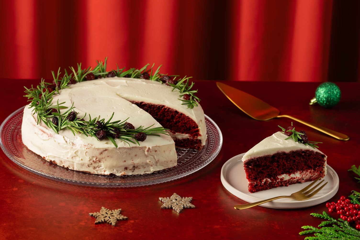 Feestelijke red velvet cake