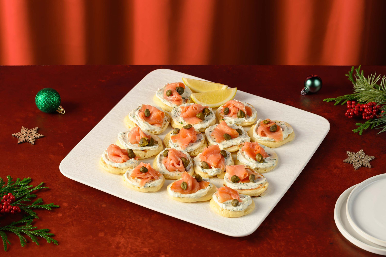 Zelfgemaakte blini's met gerookte zalm