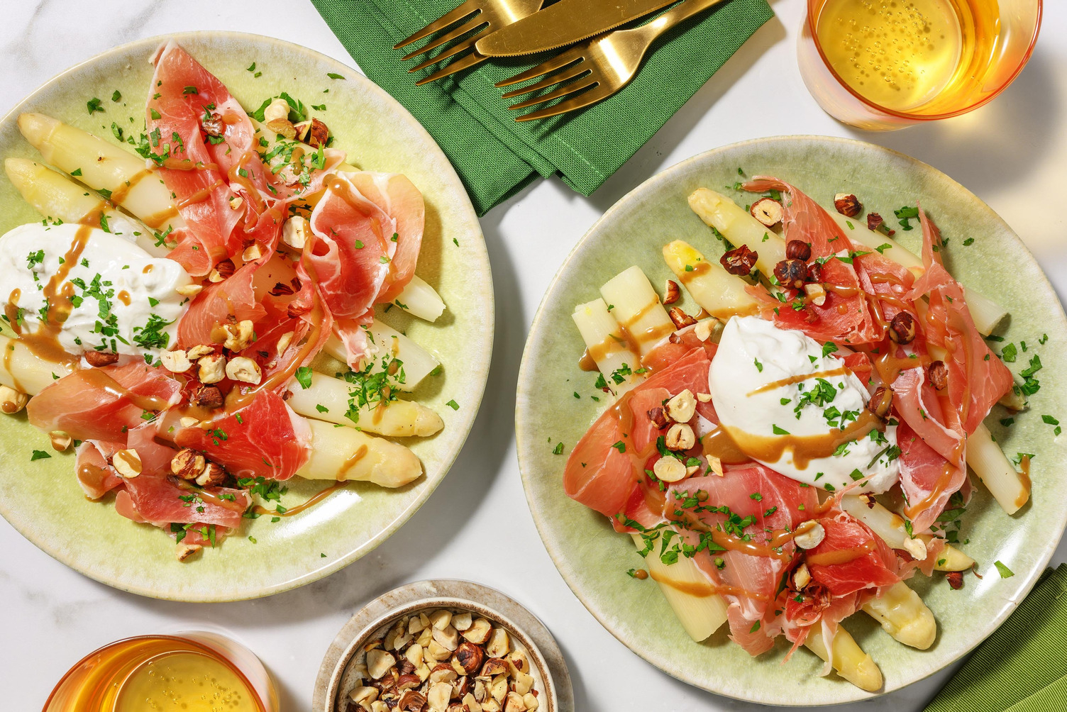 Asperges blanches au jambon serrano et burrata