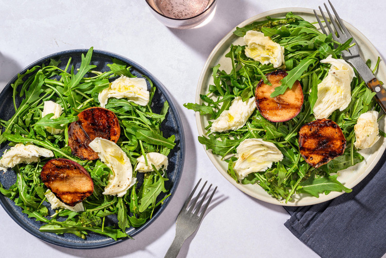 Salade met mozzarella en gegrilde nectarine