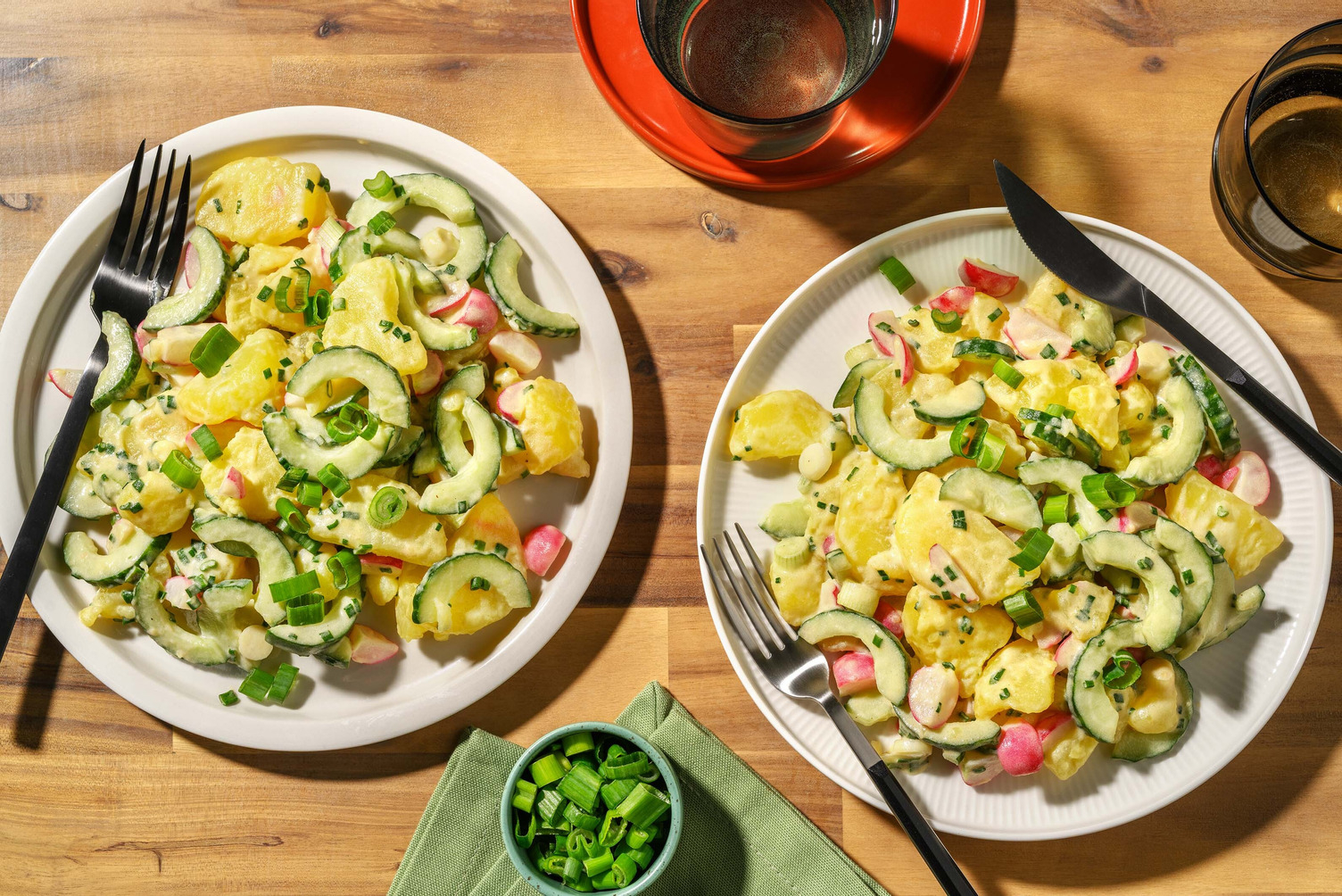 Kartoffelsalat mit Radieschen und frischem Schnittlauch