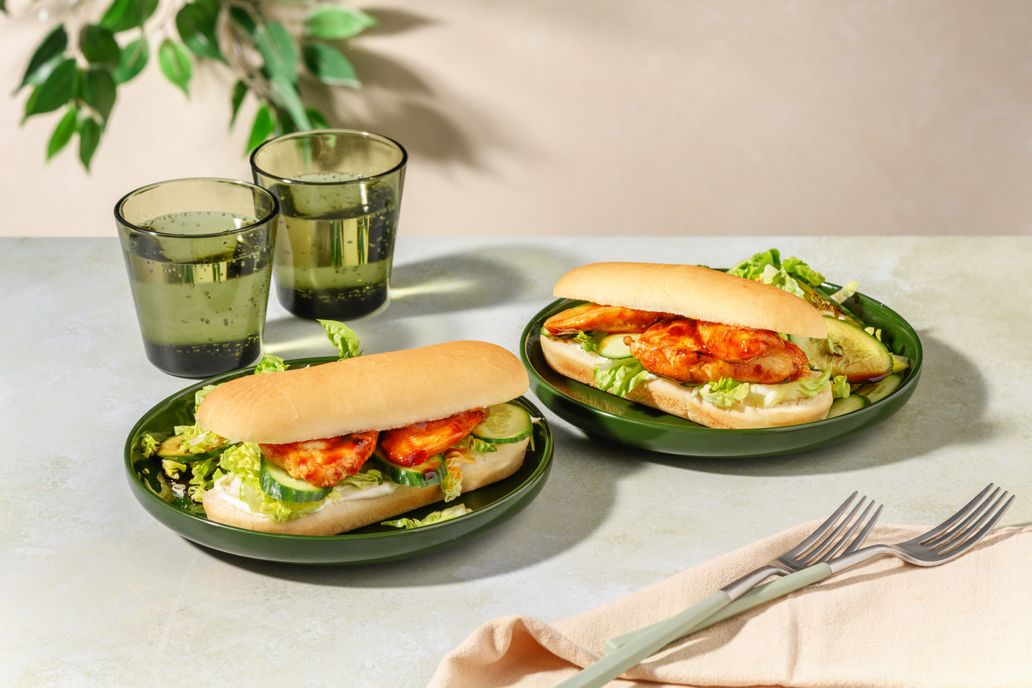 Sandwich brioché au poulet teriyaki