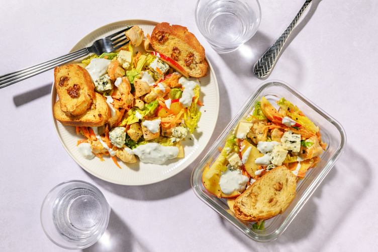 Salade au poulet, pomme & sauce au bleu