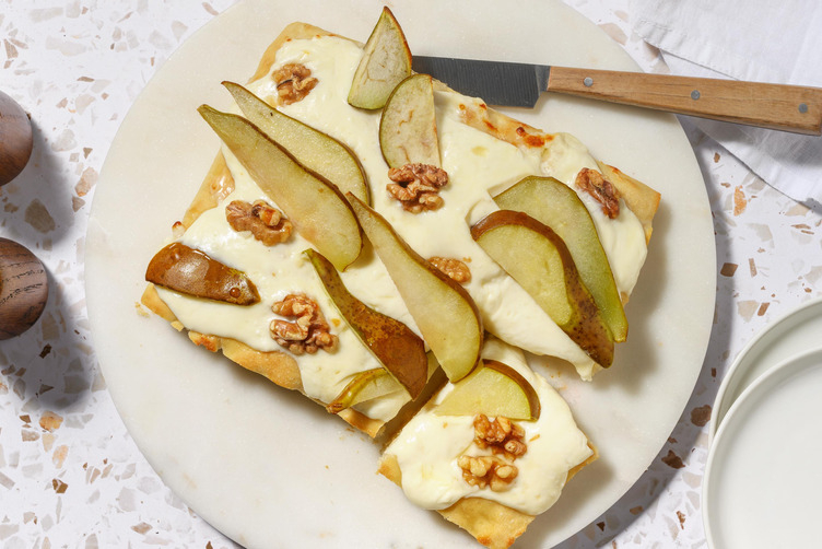 Focaccia allo stracchino e pere fondenti