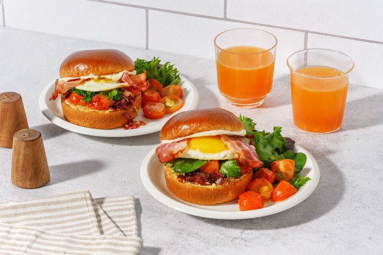 Burger aux œufs & au bacon