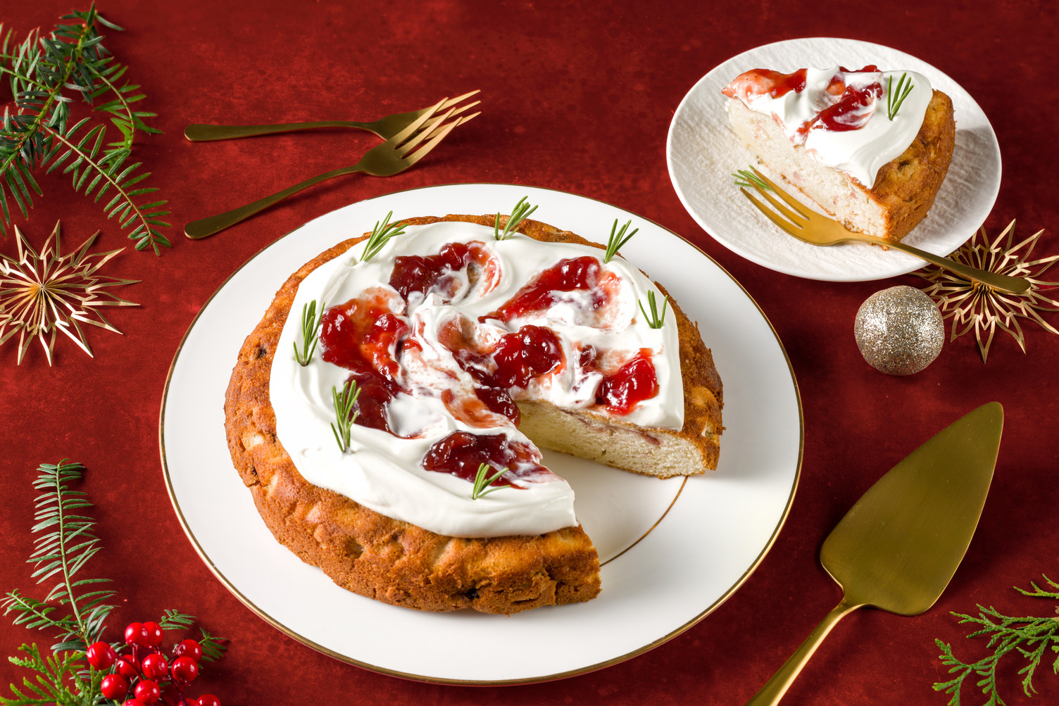 Gâteau au citron, fraises & romarin