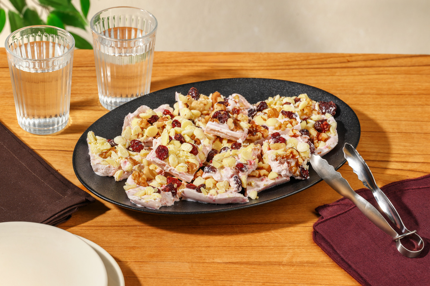 Brisures glacées : yaourt fraise, choco blanc & noix