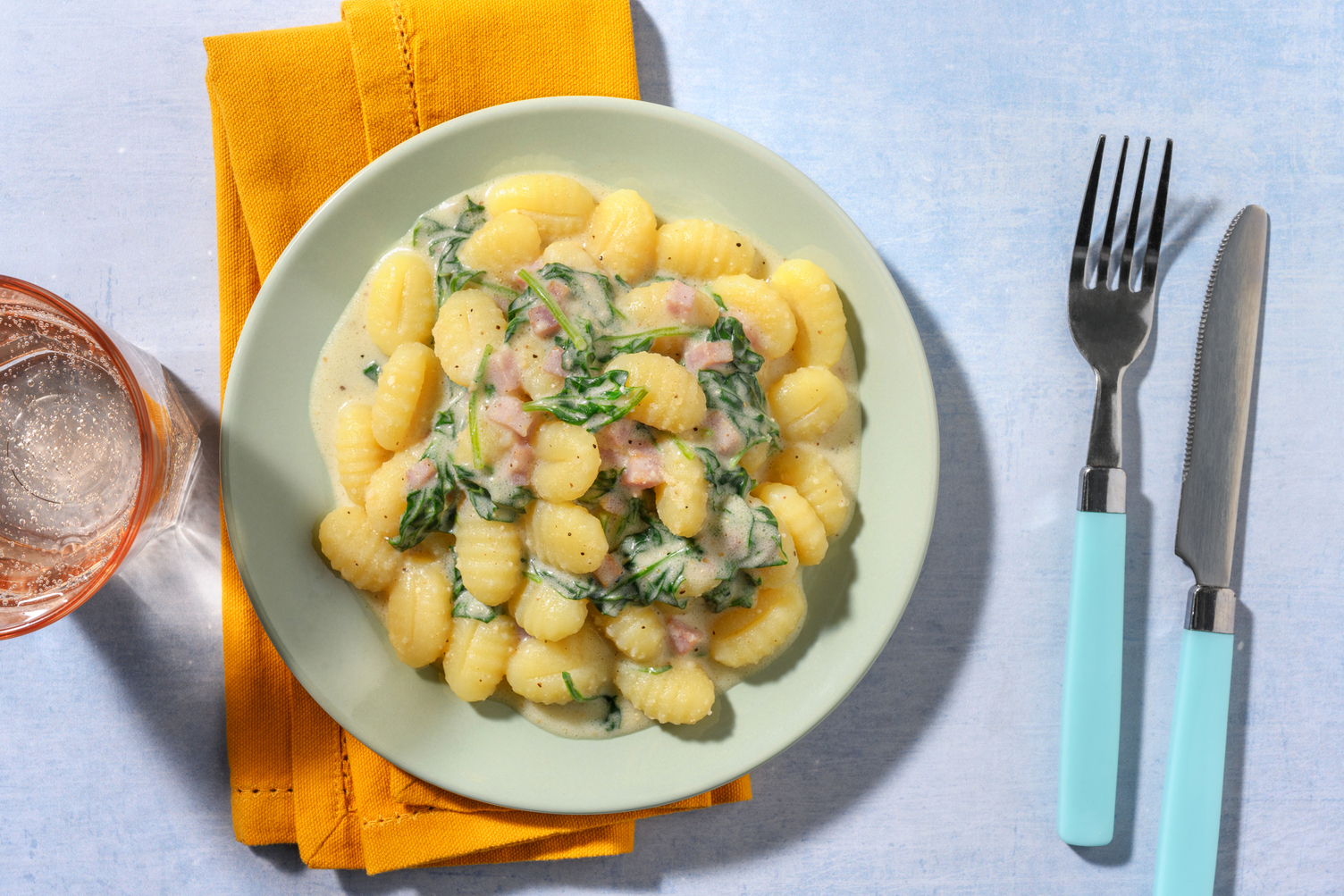 Gnocchi in Speck-Rahm-Soße