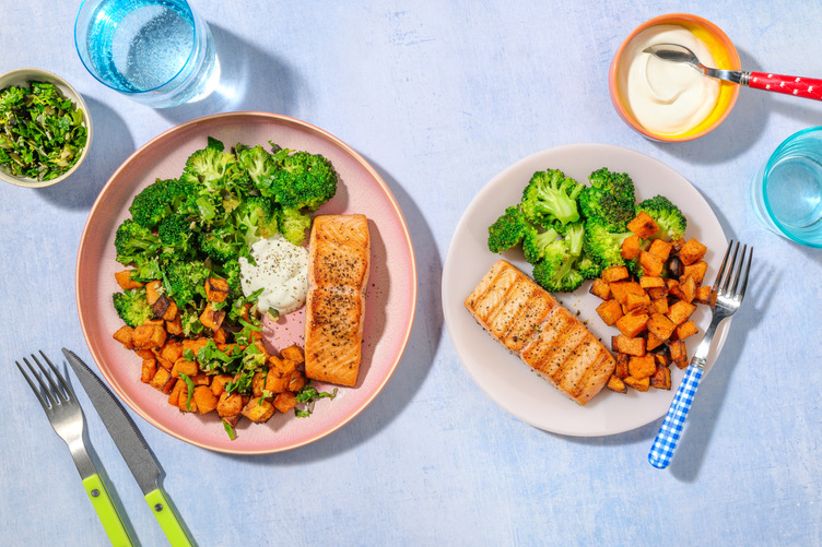 Superhelden-Teller mit Lachsfilet und Süßkartoffel