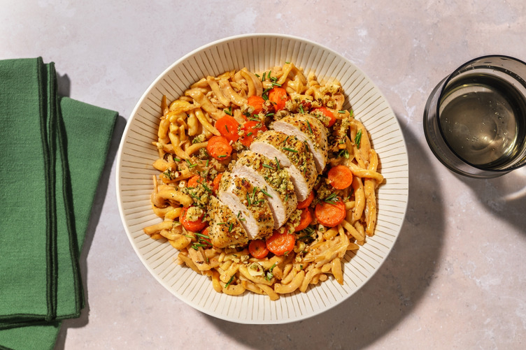 Saftige Hähnchenbrust mit Haselnuss-Kräuter-Kruste