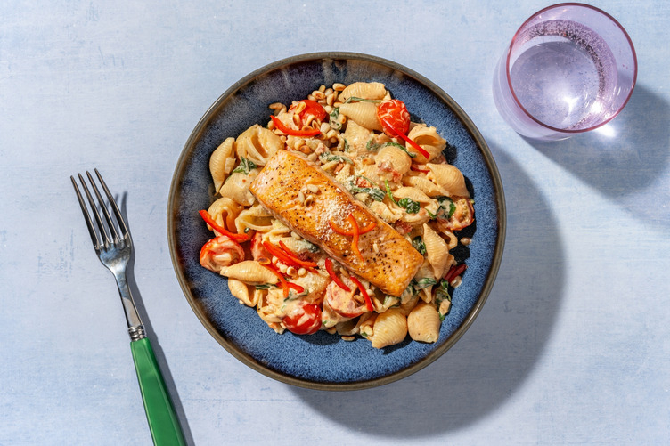 One-Pot-Conchiglie mit Pesto & extra Lachsfilet