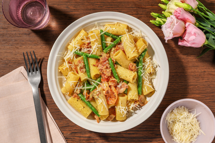 Creamy Pesto and Bacon Pasta