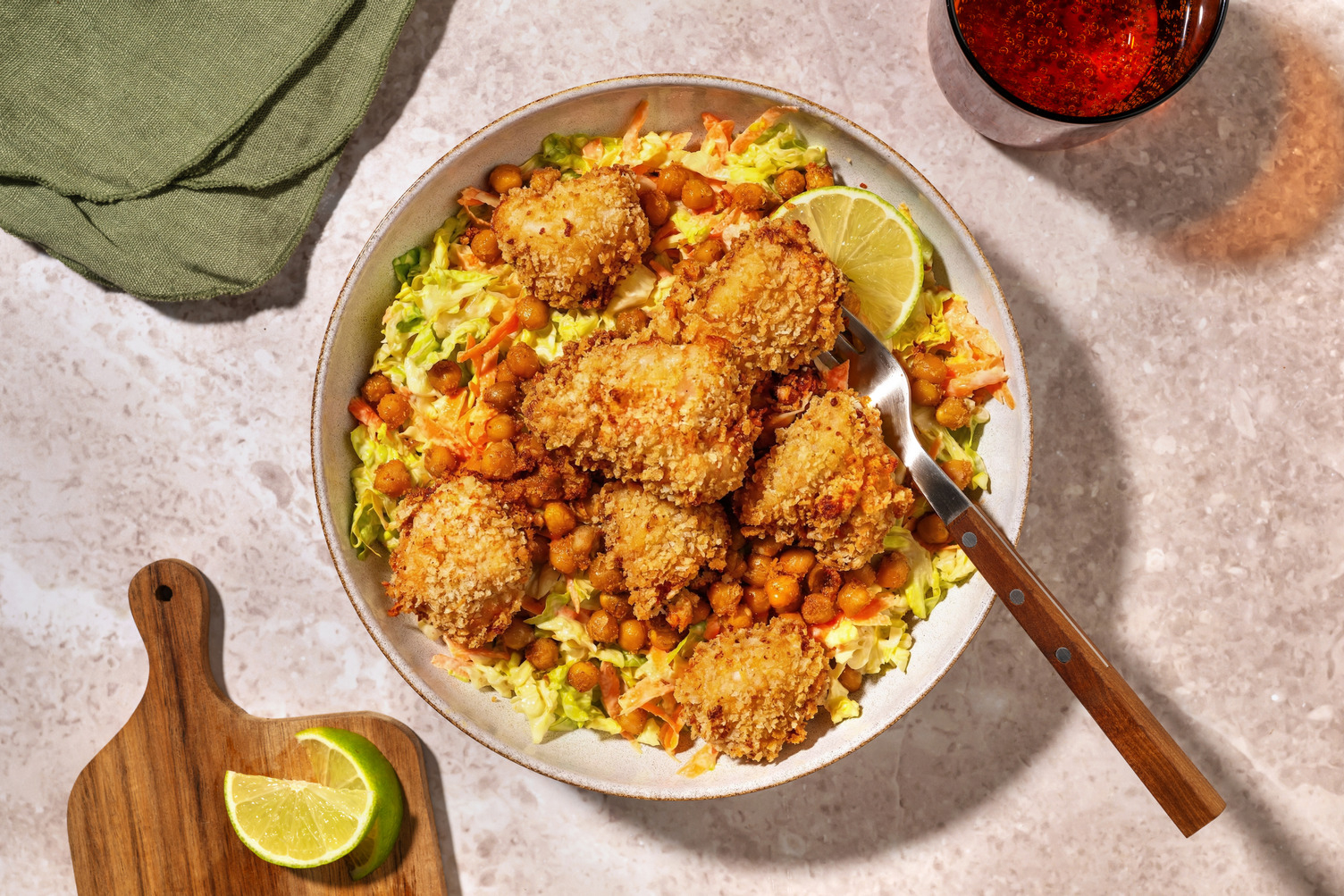 Salat mit knusprigen Kichererbsen & Bio-Hähnchen