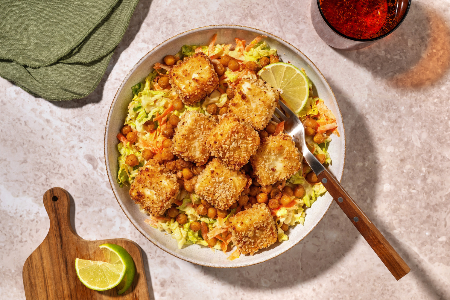 Salat mit knusprigen Kichererbsen & Bio-Halloumi