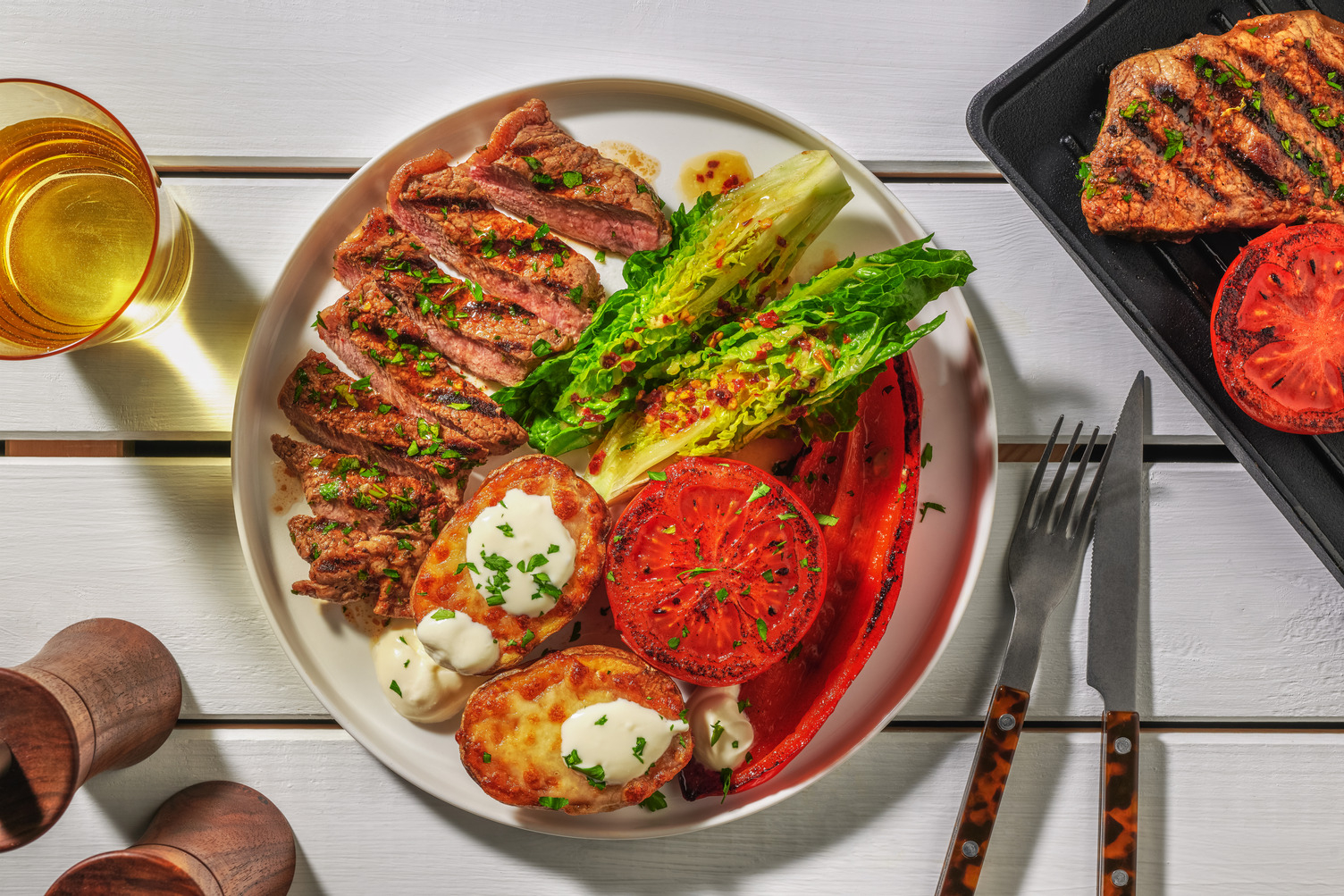 Rumpsteak-Teller mit Käsekartoffeln