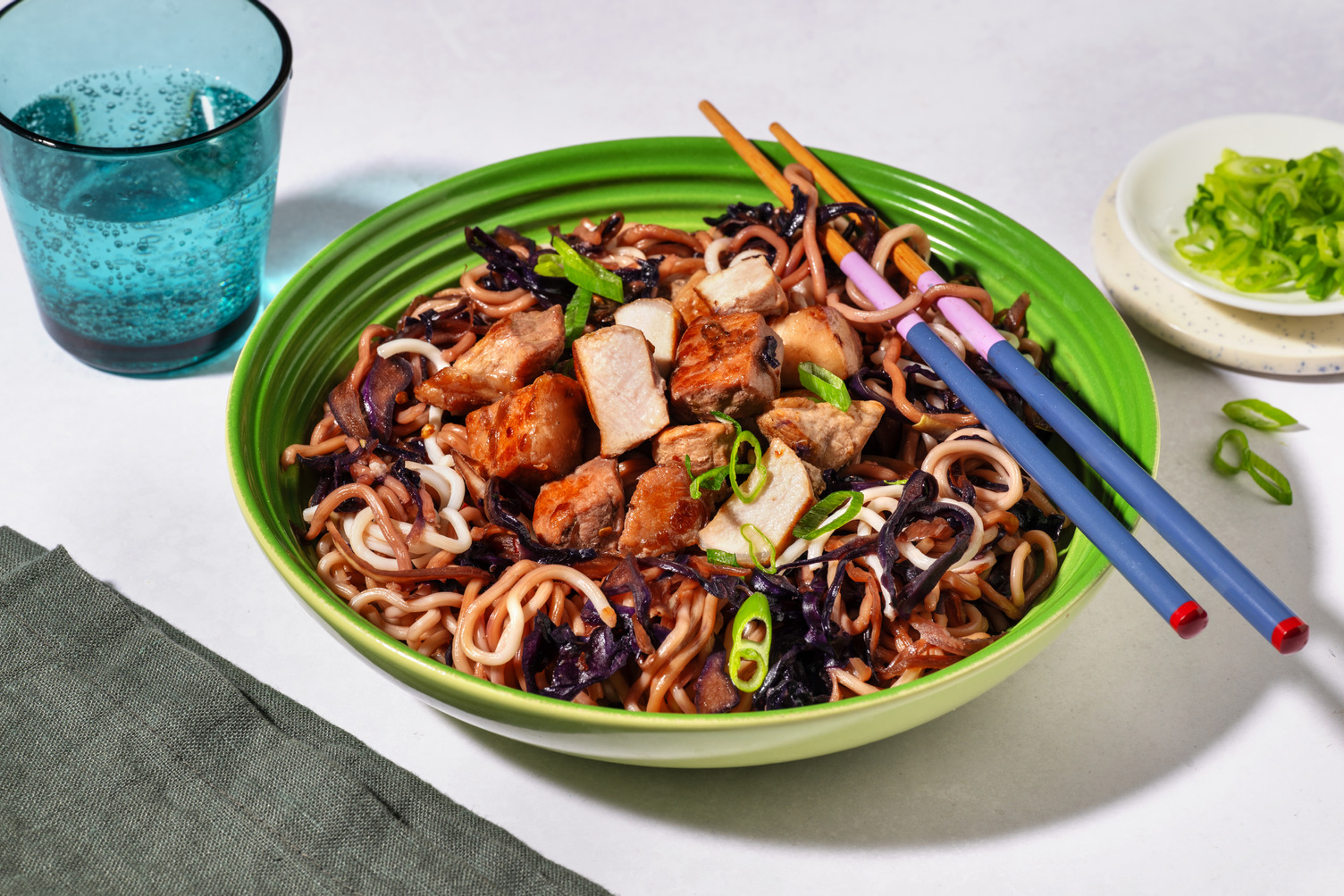 Udon rapidi saltati alle mazzancolle e cavolo