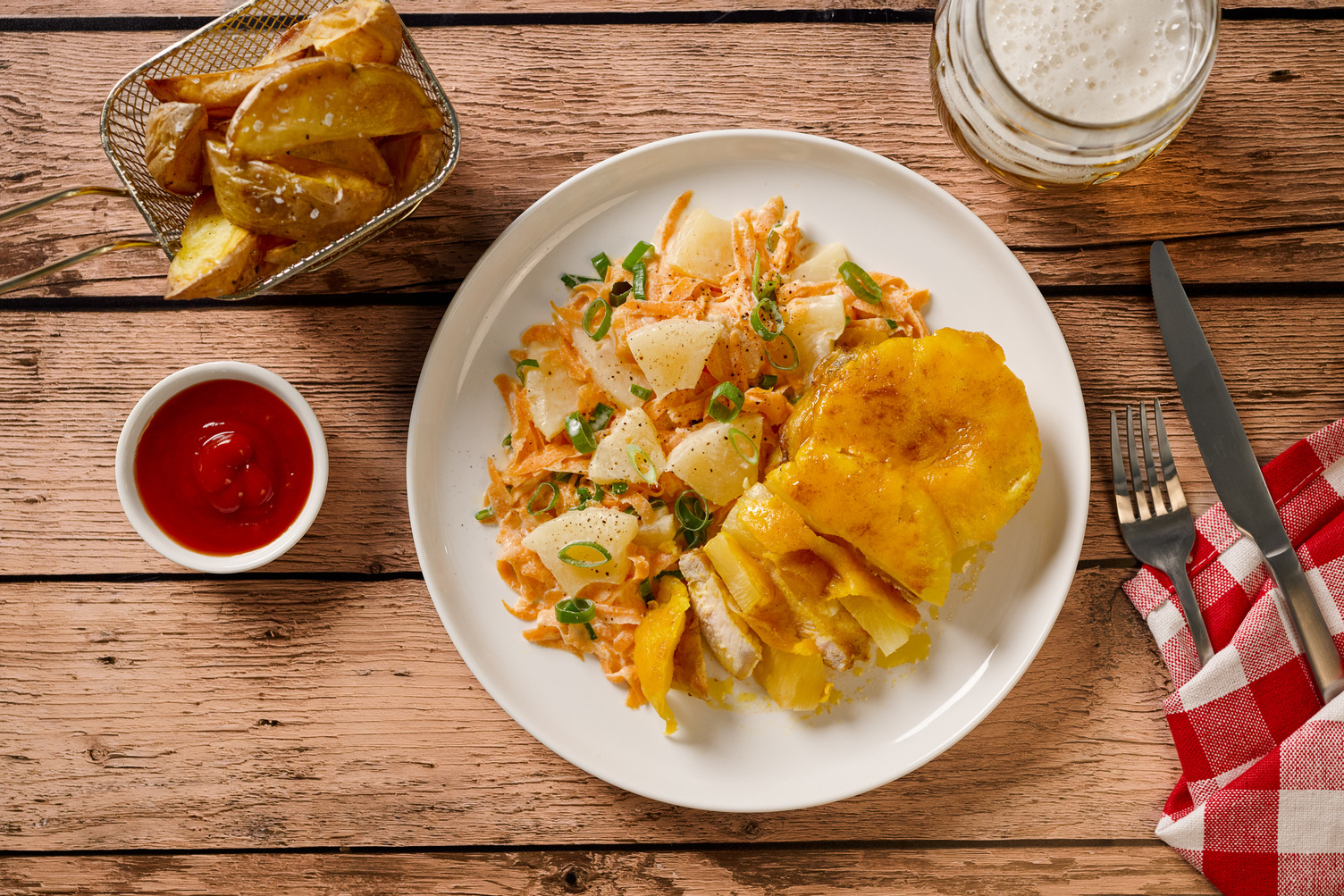 Schnitzel Hawaii mit Kartoffelwedges