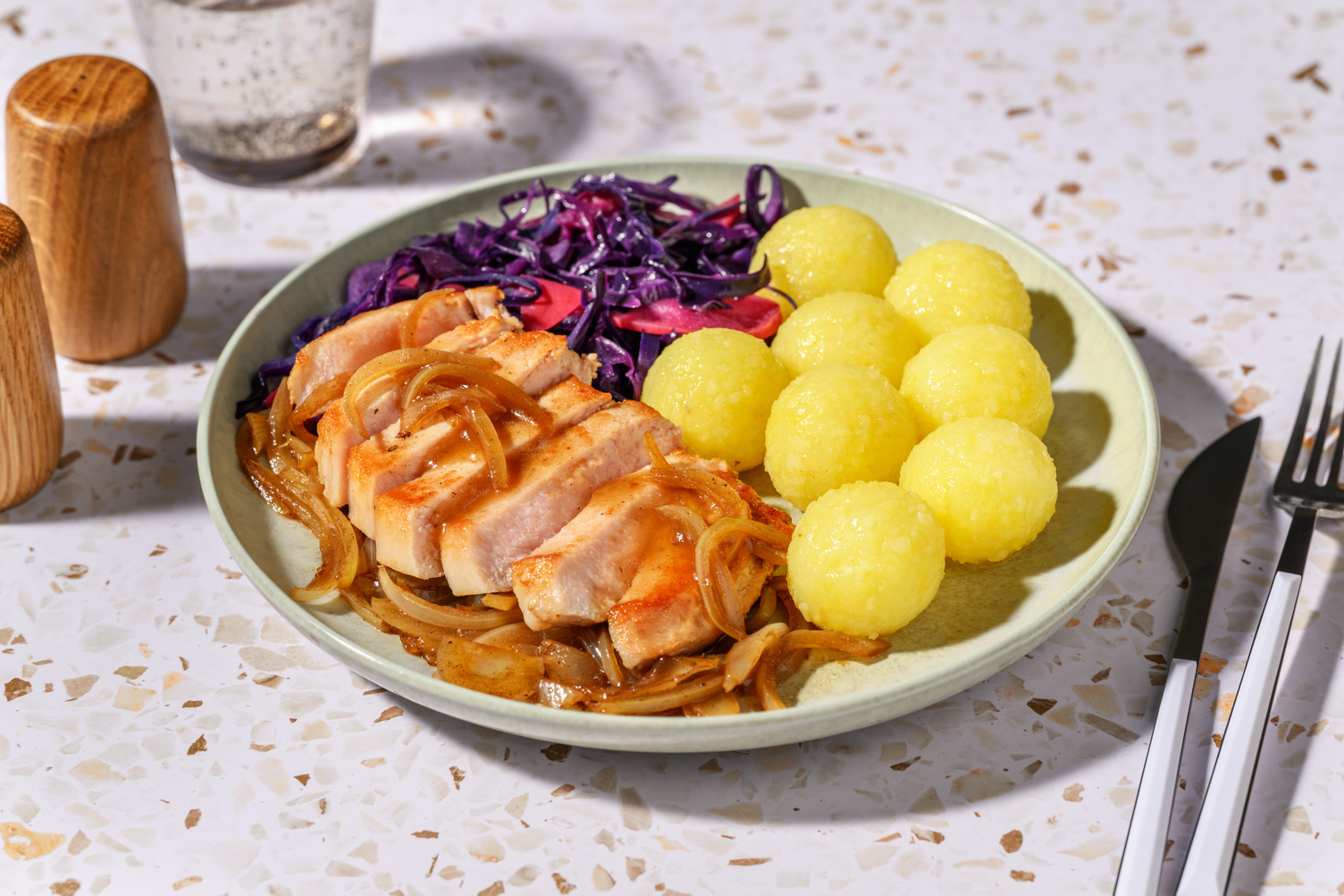 Schweinesteak mit Mini-Knödeln und Demi-glace