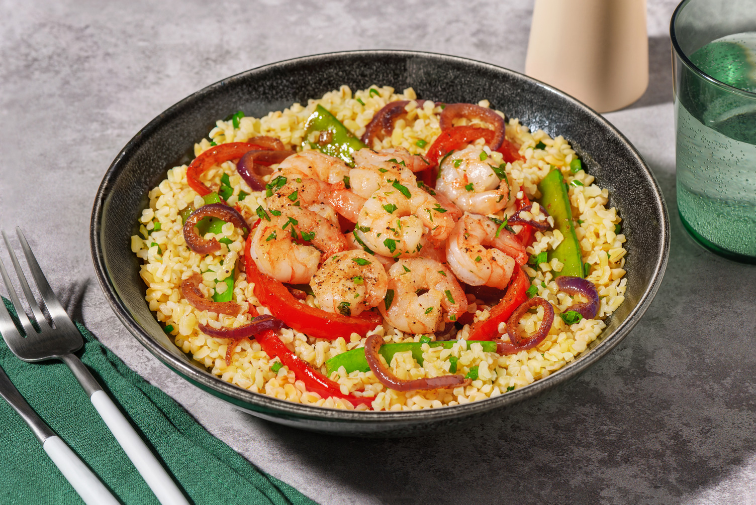 Garnalen met bulgur en verse kruiden