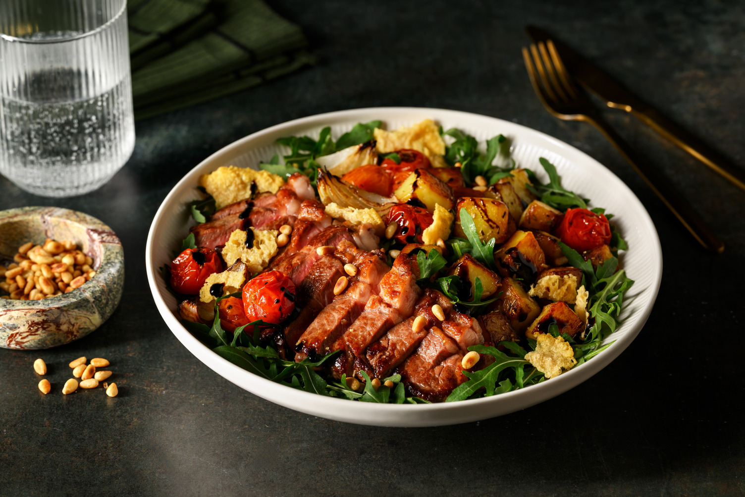 Tagliata di manzo & chips de parmesan