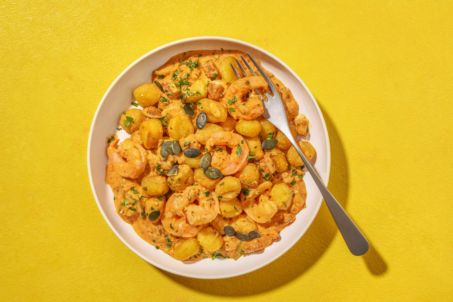 Snabblagad gnocchi med räkor och chorizo