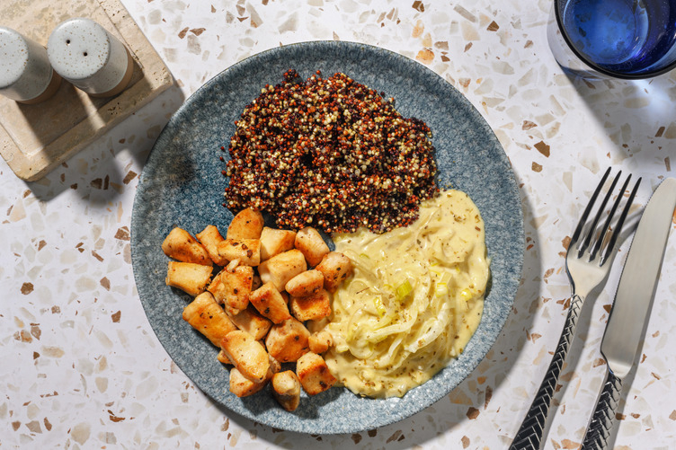 Dados de pollo con salsa cremosa de puerro
