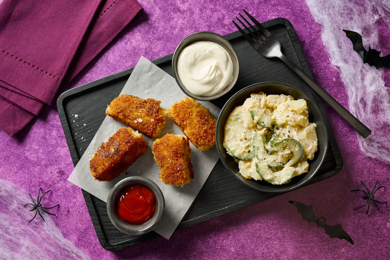 Schaurig-schöne Fischstäbchen mit Kartoffelsalat