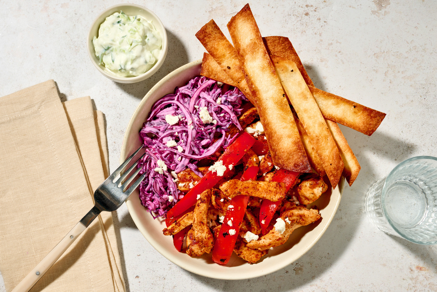 Rask gresk kyllingbowl med tortillachips
