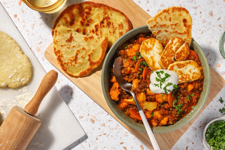 Selbst gemachtes Naan-Brot mit extra Bio-Halloumi