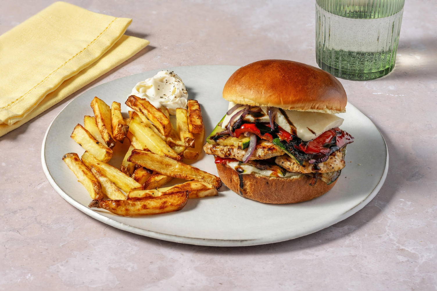 Antipasti-Burger mit Büffelmozzarella & extra Bio-Hähnchen