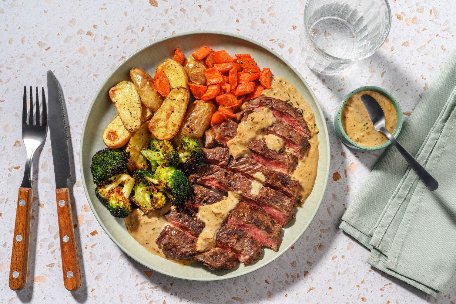 Flatsteak og pebersauce