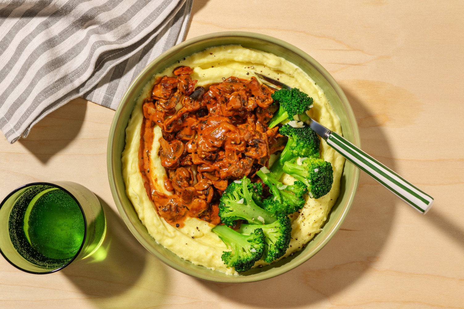Pilz Stroganoff auf Kartoffelpüree