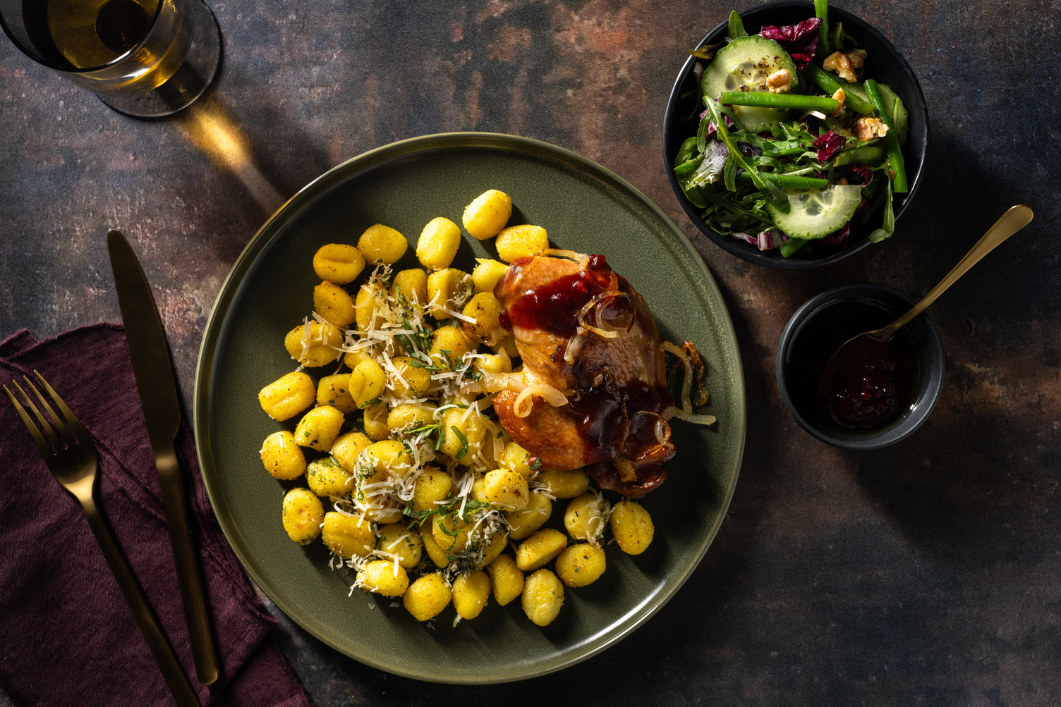 Gnocchi met gekonfijte eend en cranberry-demi-glace