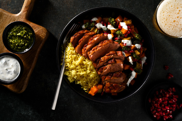 Magret de canard, grenade, potimarron & zhoug