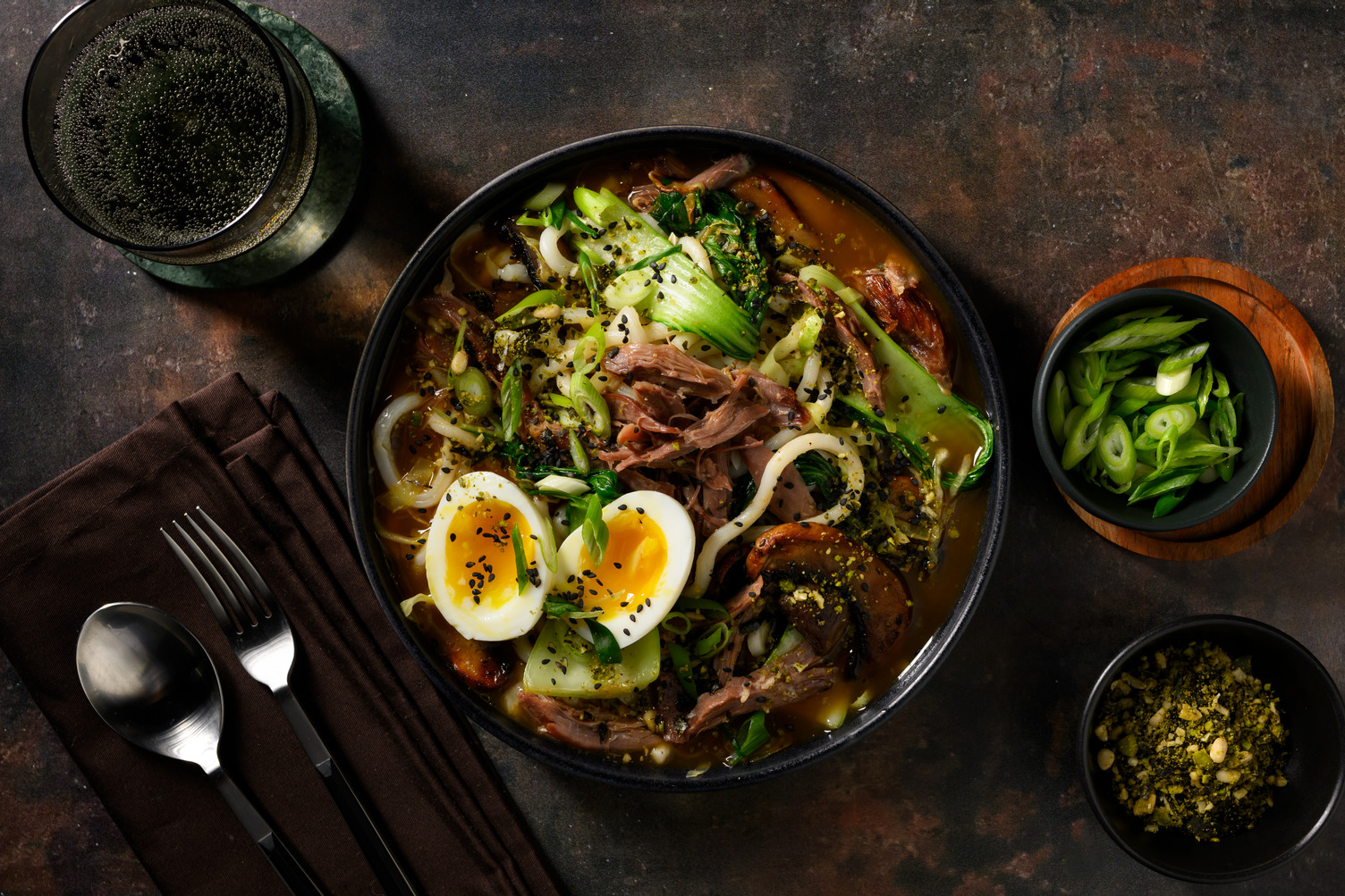 Confit de canard, œuf mollet, soupe de nouilles miso