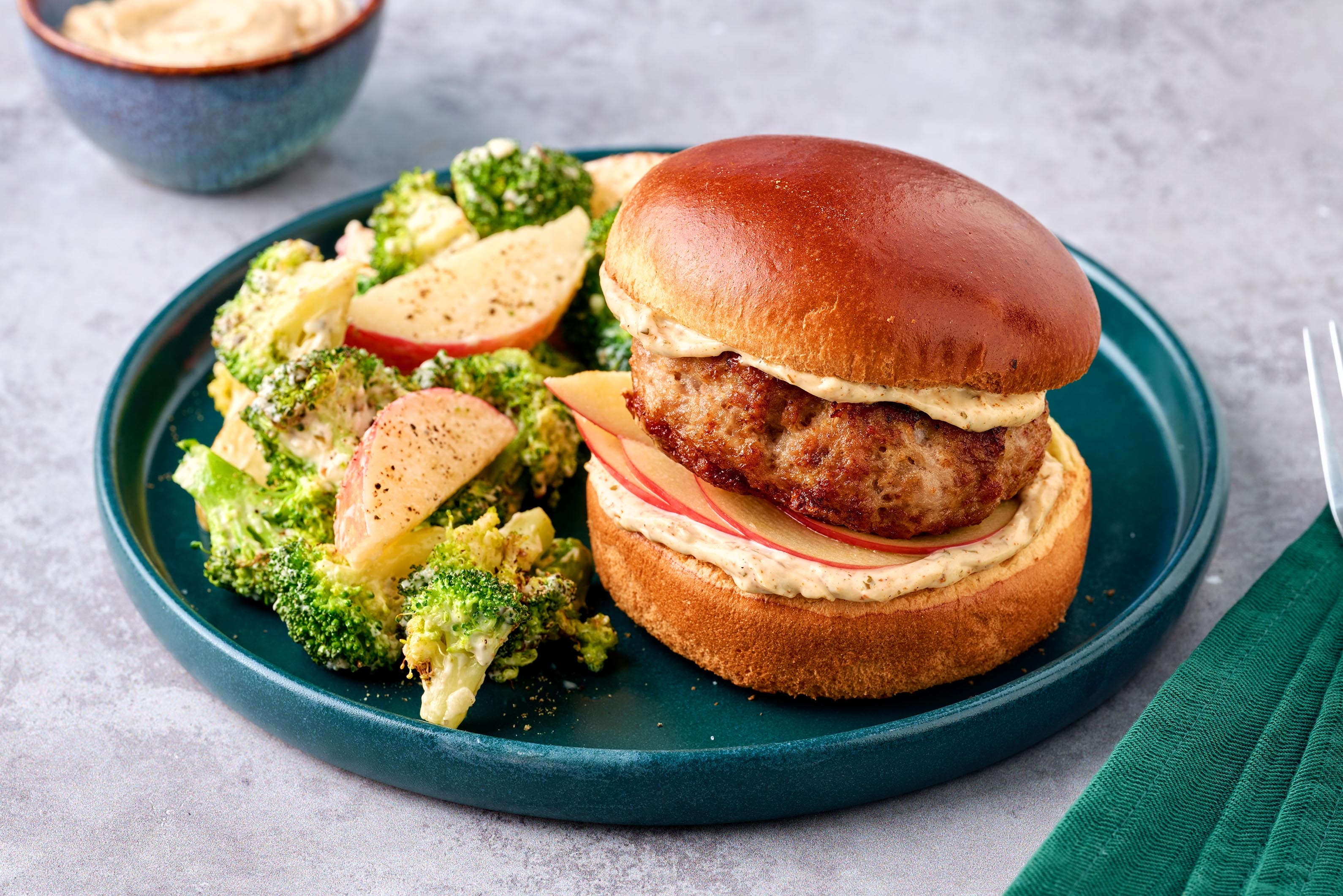 Burgers de dinde à la sauce ranch fumée au bois de pommier