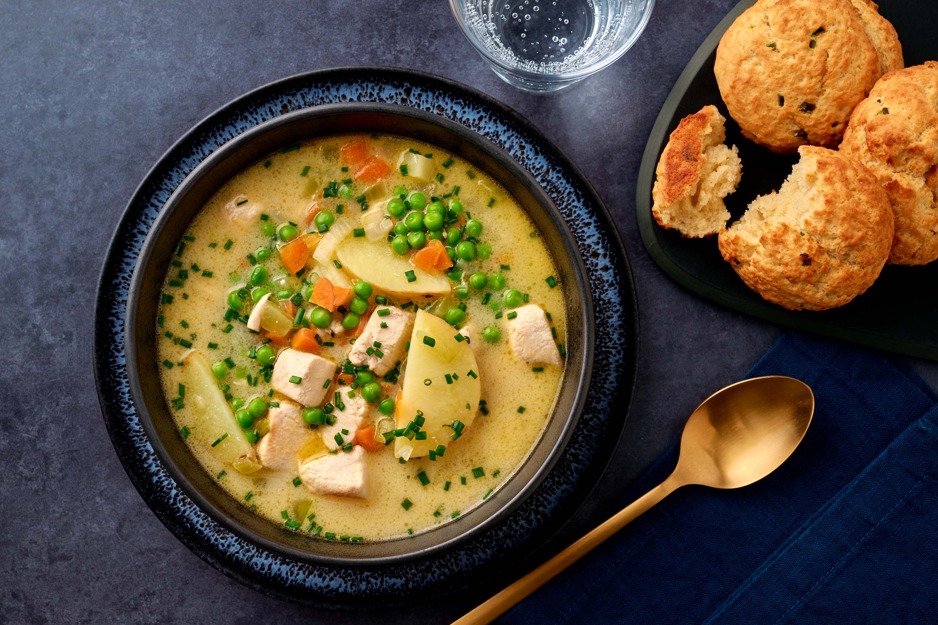 Ragoût de poulet en grande quantité