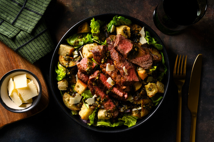 Steaksalade met Grana Padano en aubergine