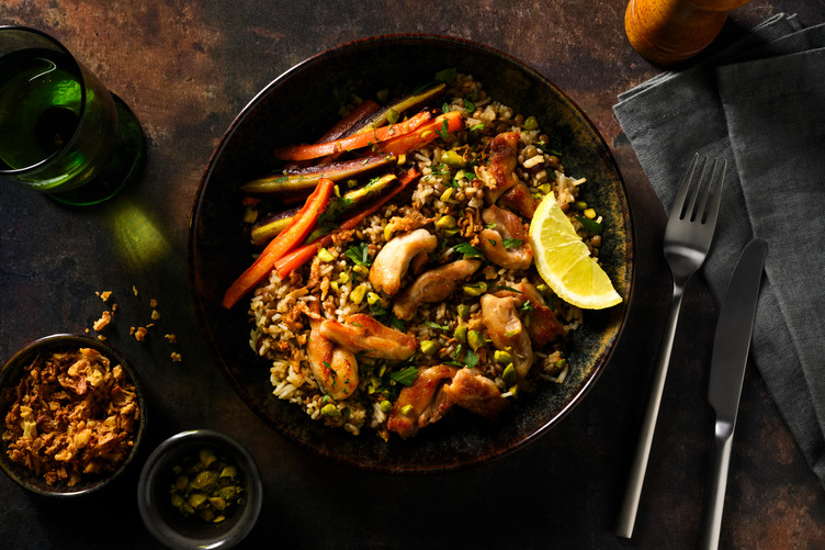 Poulet & mujaddara: riz aux lentilles & oignons croustillants