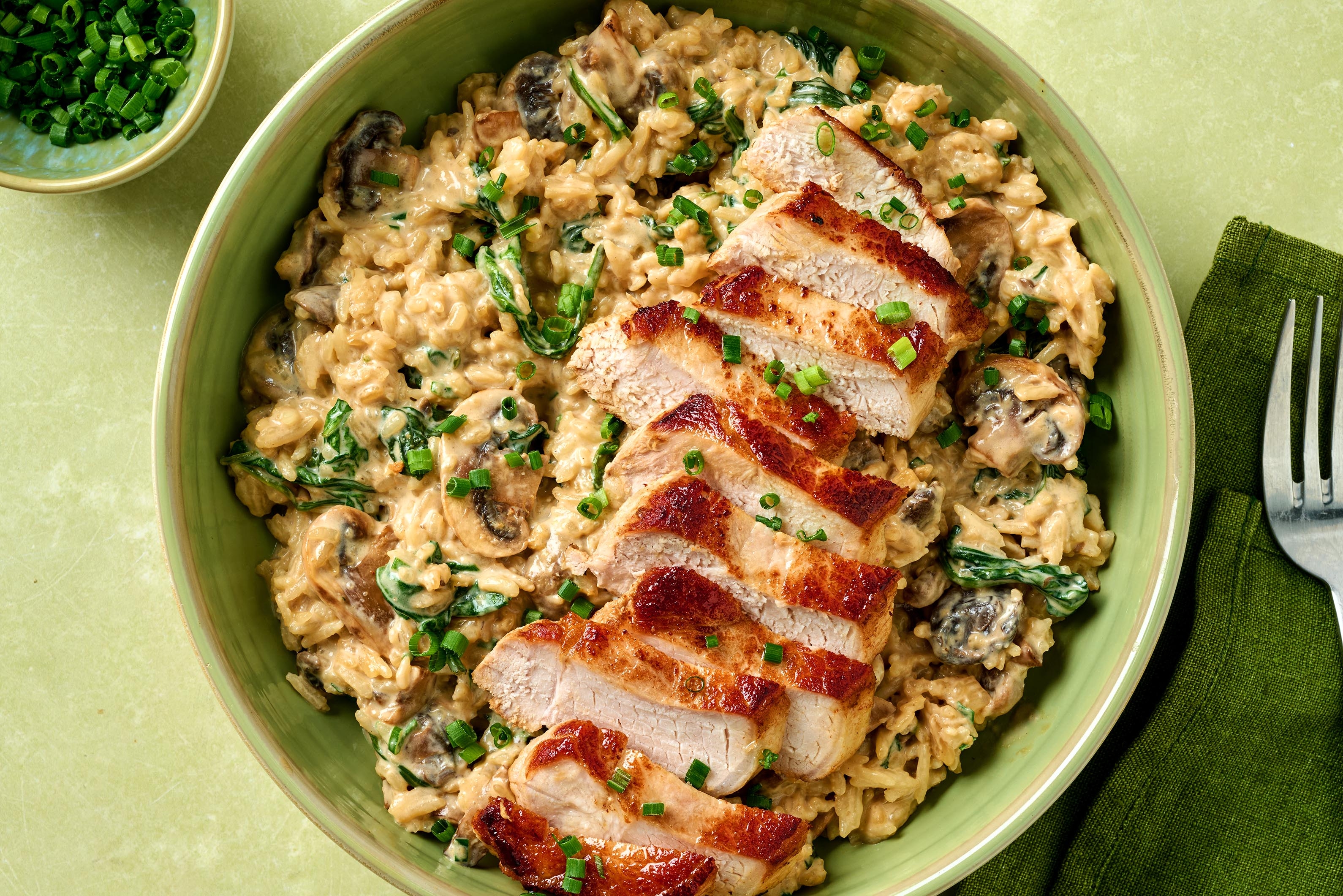Poulet acidulé à l’ail et riz aux champignons crémeux
