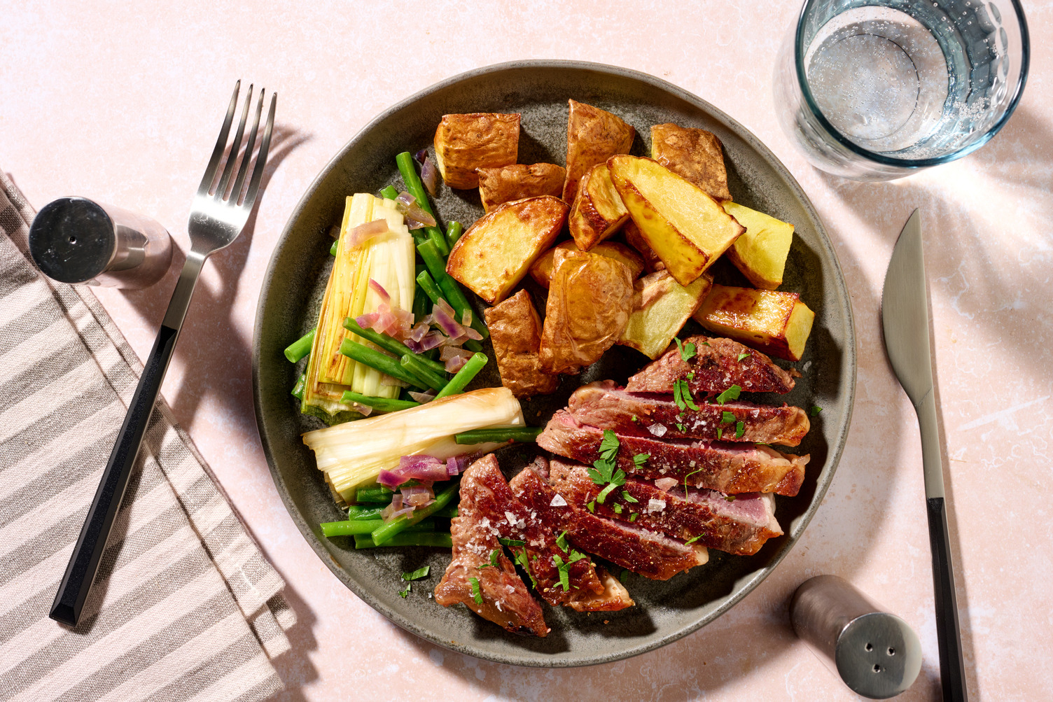 Filet mignon de bœuf en sauce au beurre à l'ail
