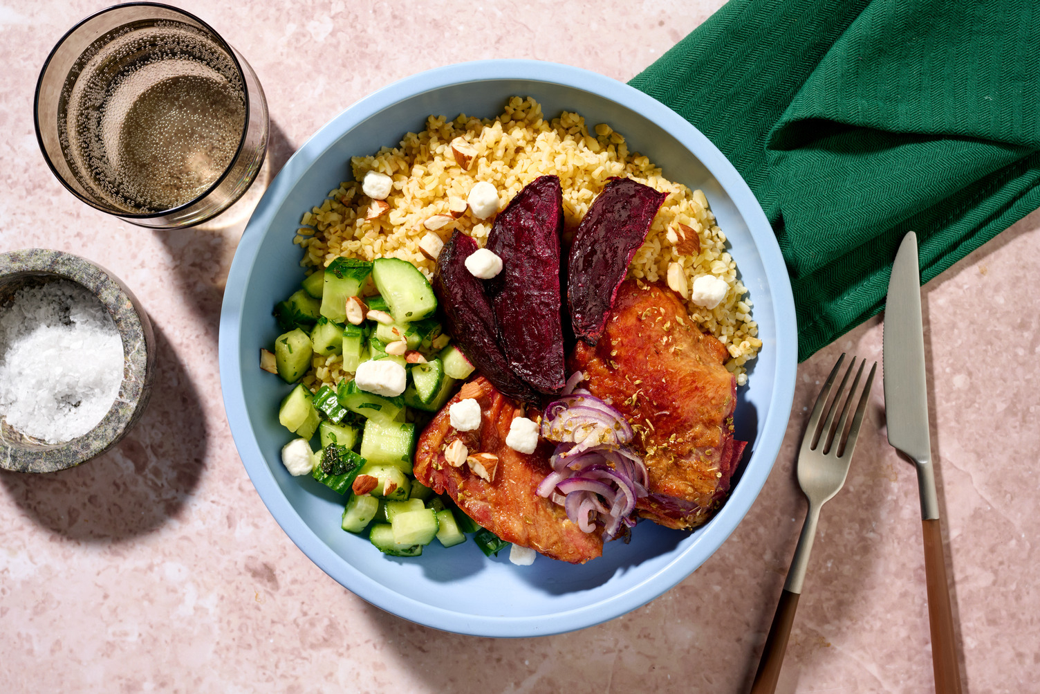 Bowl de boulgour au confit de canard & betterave