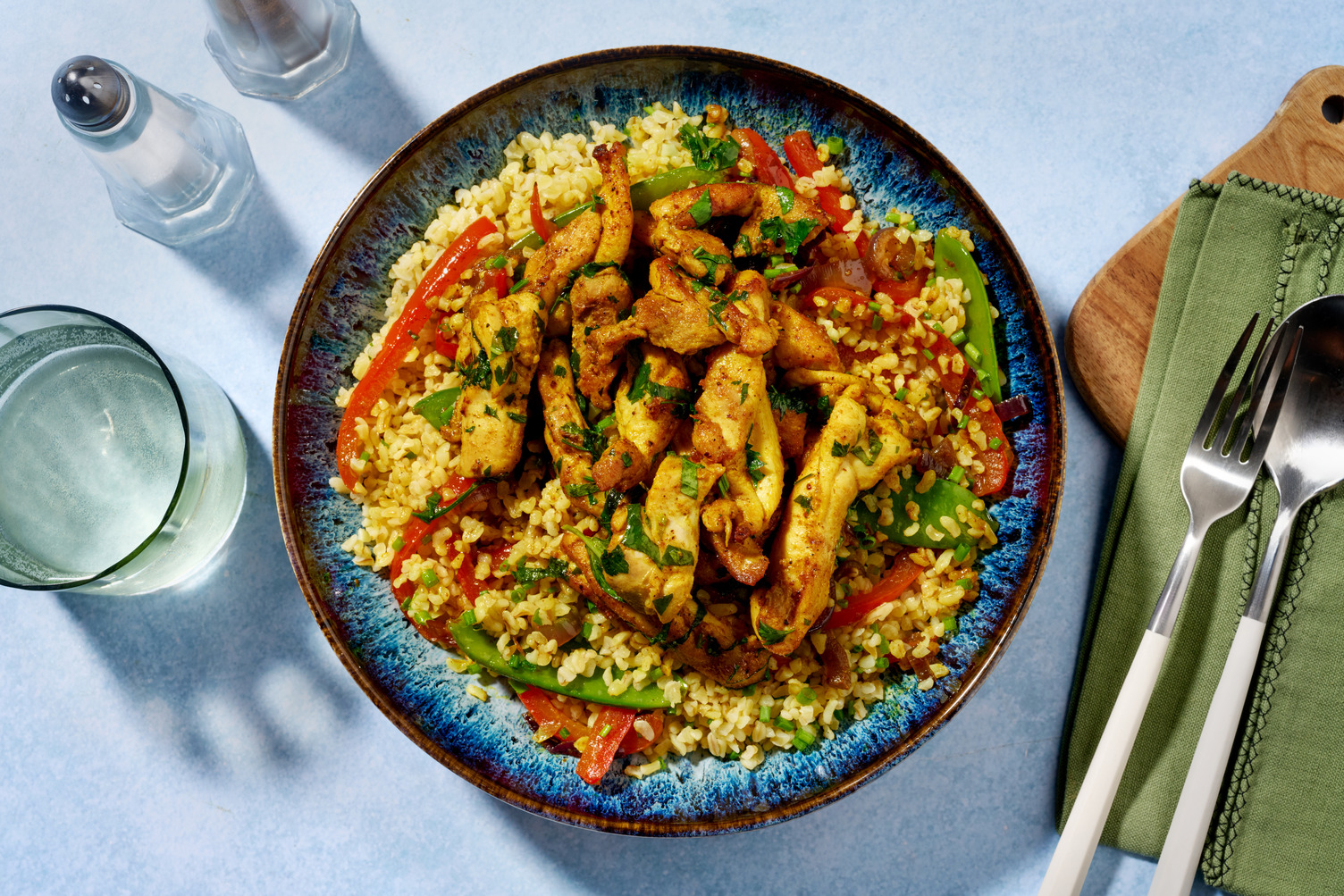 Kippendijreepjes met bulgur en verse kruiden
