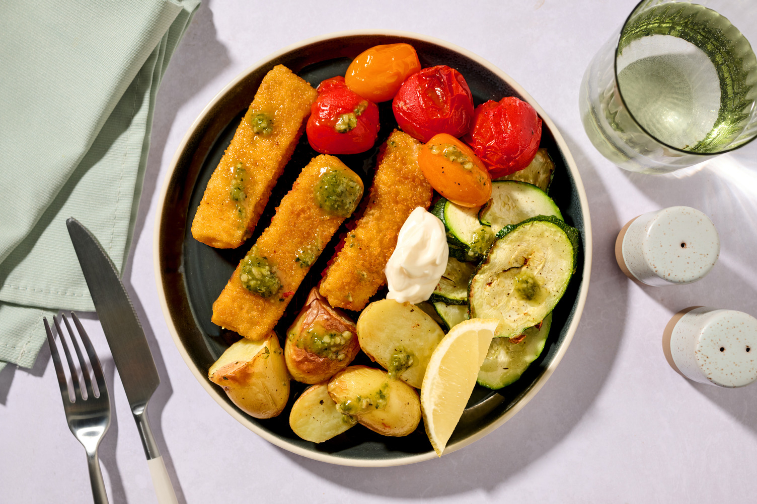 Veggie vissticks met frisse salsa van kappertjes en dille
