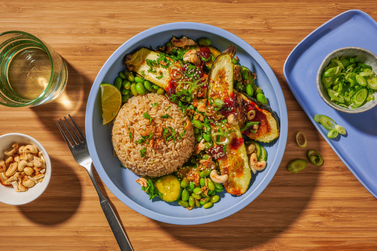 Courgettebootjes met sojabonensalade en cashewnoten