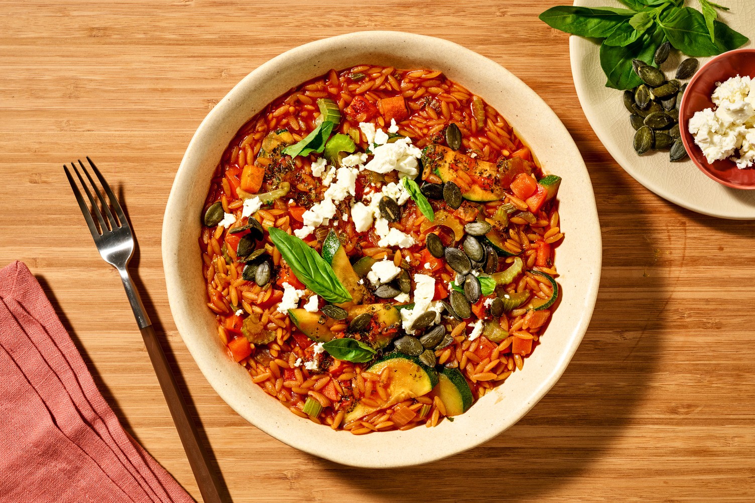 Orzo au fromage à la grecque, aglio e olio & basilic