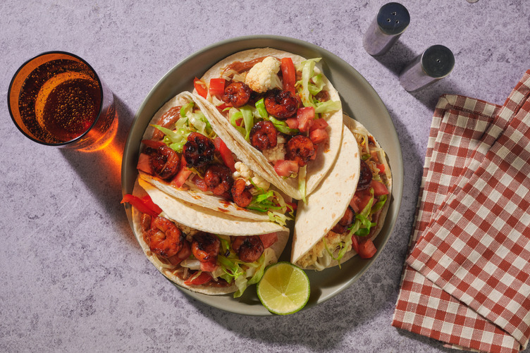 Fusion saté-stijl taco's met garnalen, atjar en limoen